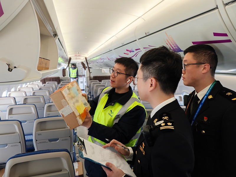 上海海关保障国产C919飞机首次出境参加航展